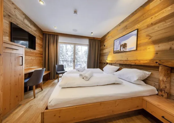 0014 HK Sam Alm Top 1 6