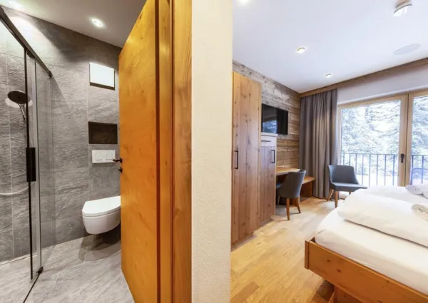 0015 HK Sam Alm Top 1 8