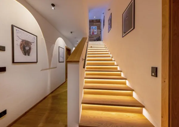 0017 HK Sam Alm Top 1 9