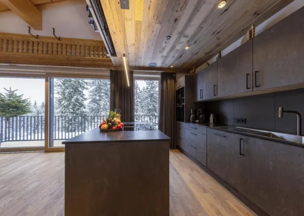 0011 HK Sam Alm Top 2 1