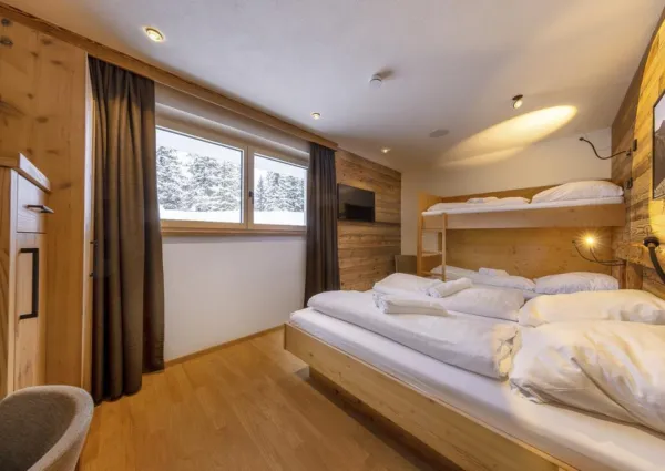 0013 HK Sam Alm Top 2 6