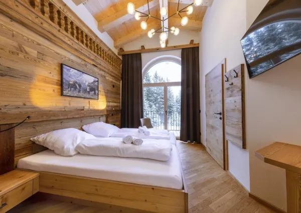 0021 HK Sam Alm Top 2 16