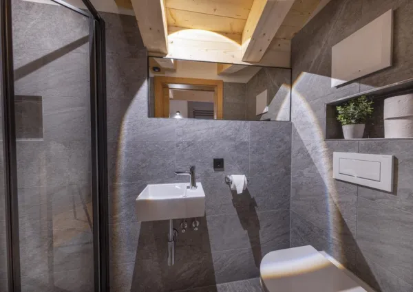 0017 HK Sam Alm Top 3 12