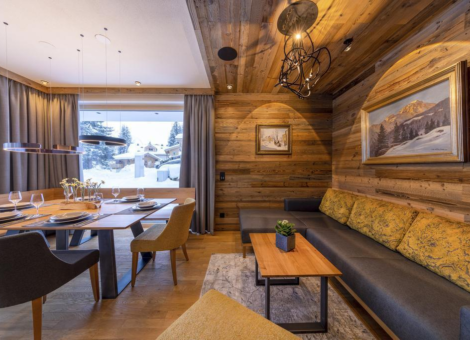 0003 HK Sam Alm Top 1 22