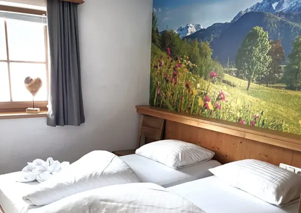 Wald Bauernhaus slaapkamer met grasweide