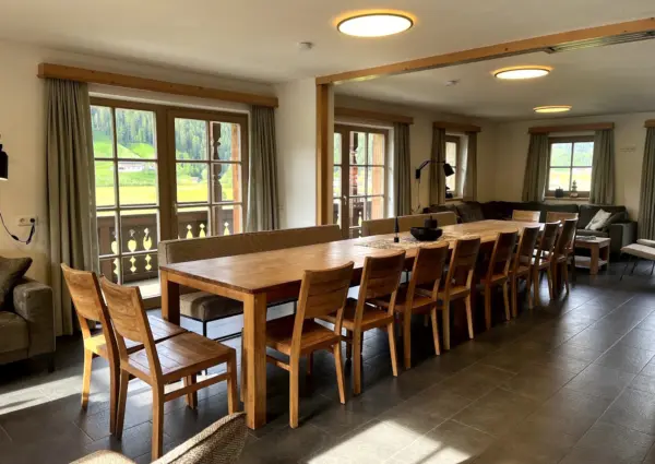 Wald Bauernhaus beide woonkamers eettafel