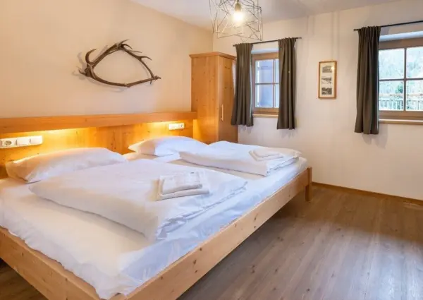 WLD Edelhirsch 2023 10 met stapelbed in kamer