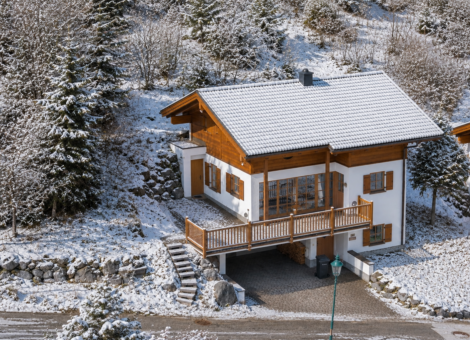 Wald im Pinzgau Sch C3 B6neben Chalet Hohe Tauern Blick winters