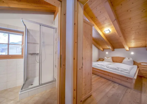 0014 Wald Holzblick 505 badkamer