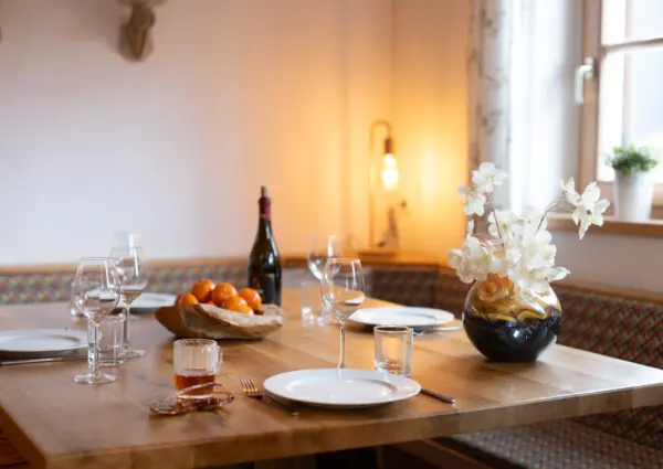 Sch C3 B6neben Om Utens Wald Knus aan tafel