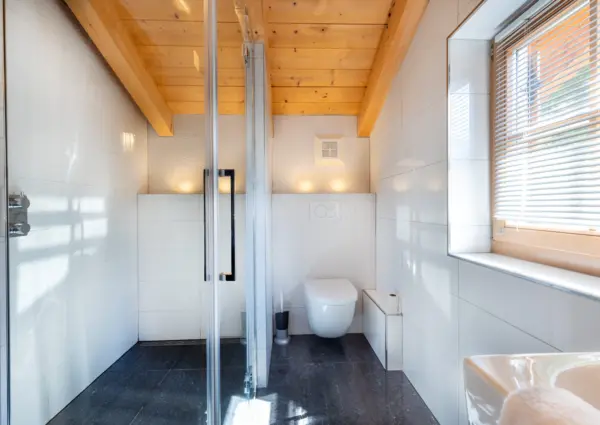 Sch C3 B6neben Om Utens Wald Douche 1e verdieping