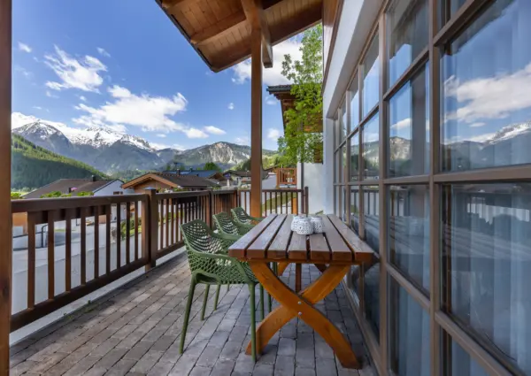 Sch C3 B6neben Om Utens Wald Terras met weerspiegeling