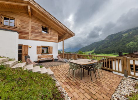 Sch C3 B6neben Chalet Steinlinge Wald im Pinzgau Terras met uitzicht