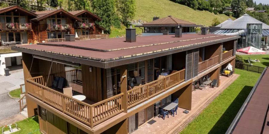 Sch C3 B6neben Haus Alpenaster terras zomers