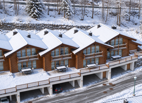 Wald im Pinzgau Sch C3 B6neben Haus Arnika winterse drone