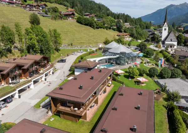 Sch C3 B6neben ligging Maisonettes nabij zwembad