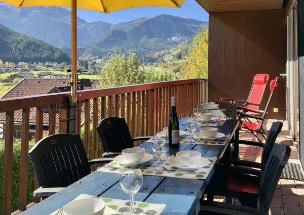 Wald Schoneben Me Casa Terras UG Eettafel