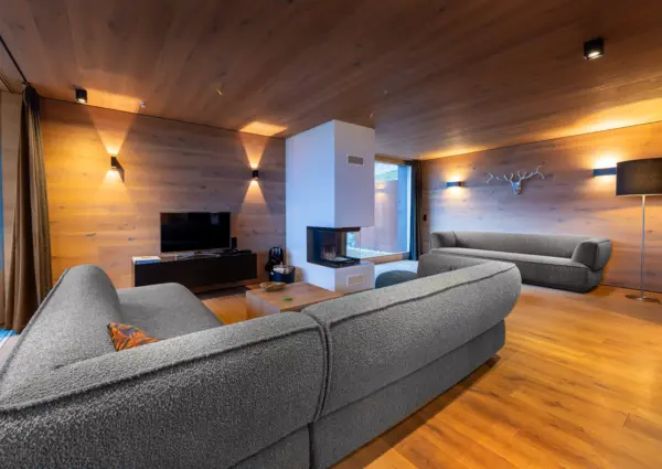 Bramberg Smaragdresort Eisenrose woonkamer 1