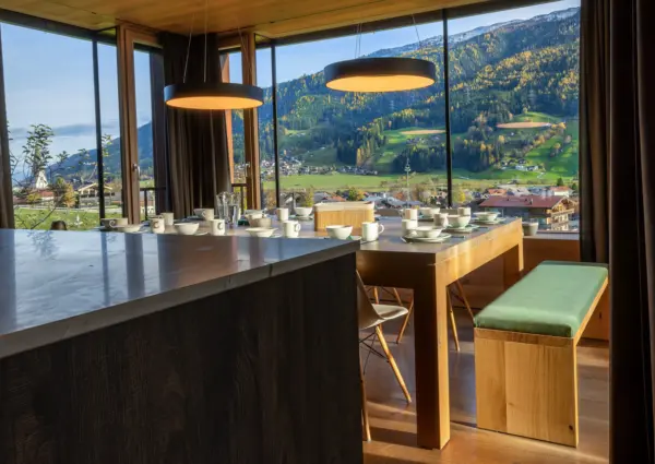 Bramberg Smaragdresort Eisenrose eetkamer