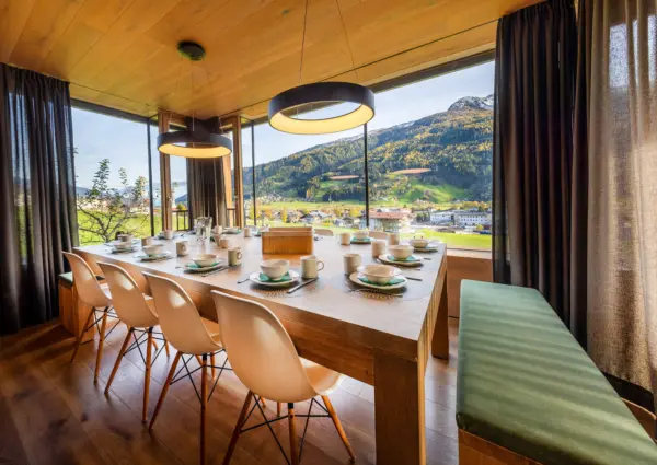 Bramberg Smaragdresort Eisenrose eetkamer 3