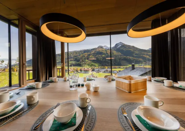 Bramberg Smaragdresort Eisenrose eetkamer 5