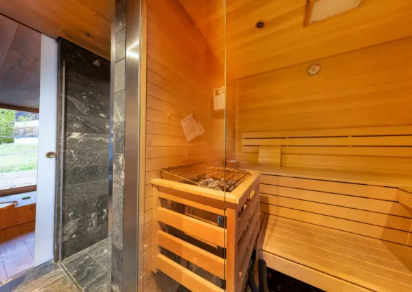 Bramberg Smaragdresort Eisenrose sauna en douche