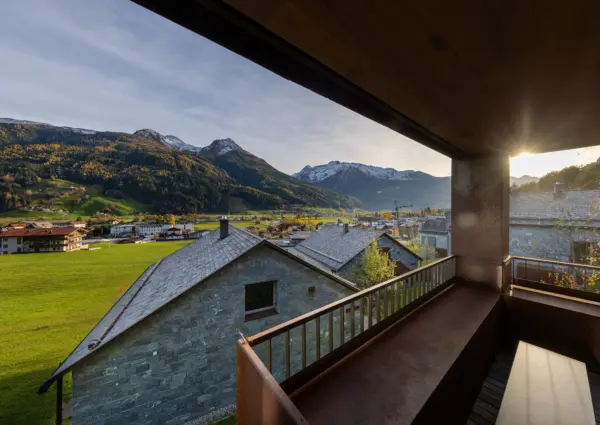 Bramberg Smaragdresort Eisenrose terras uitzicht 2