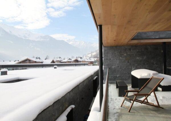 Smaragdresort # 4.6 Bramberg - 
<ul>
  <li>Directe toegang tot de piste en nabijheid van de 'Smaragdbahn' skilift en skischool.</li>
  <li>Ontspanningsruimte met Finse sauna en privacy voor na het skiën.</li>
  <li>Toegang tot meerdere skigebieden, waaronder de Wildkogel Arena en Kitzbüheler Alpen.</li>
</ul>