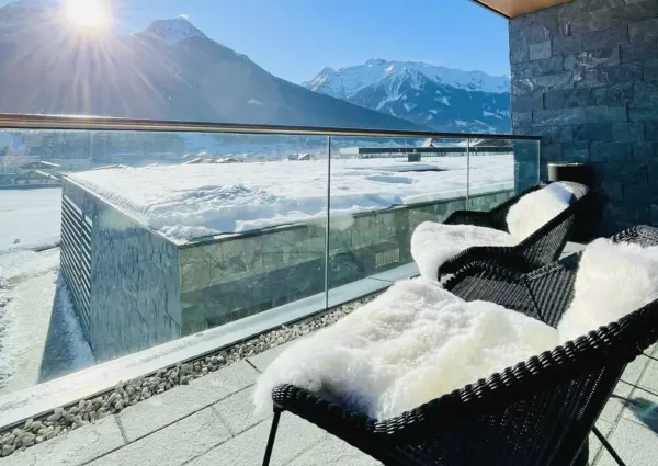 Bramberg Smaragdresort 4 8 Winters zitje buiten