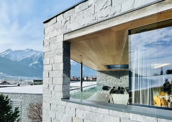 Bramberg Smaragdresort 4 8 Winters aanzicht naar de woning