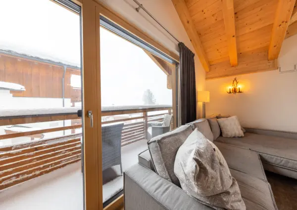 Snowfall woonkamer doorkijk naar buiten