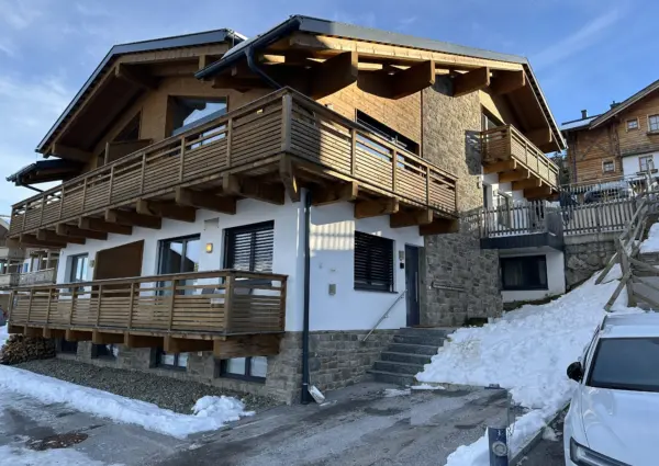 Snowfall parkeren voor de deur