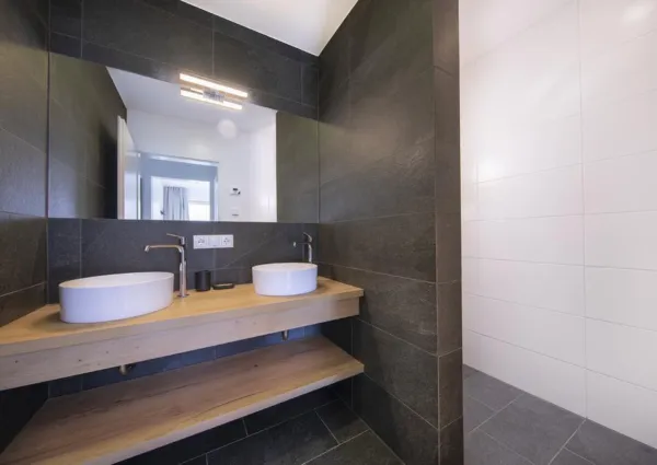 0012 HKR Hide Out 12