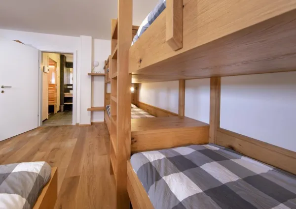 0015 HKR Hide Out 15