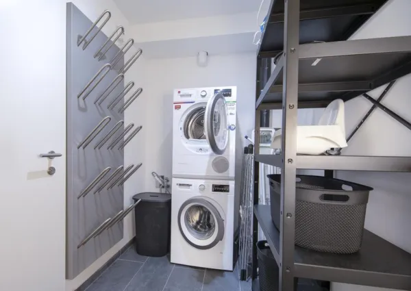 0018 HKR Hide Out 18