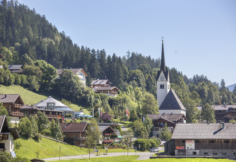 Aanzicht kerk Wald Im Pinzgau